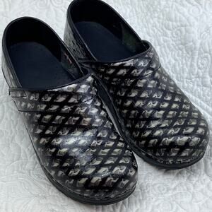 Sanita Women's Dory Clogs Size 6.5 Black/Cream EU 37 Comfort Slip On Shoes